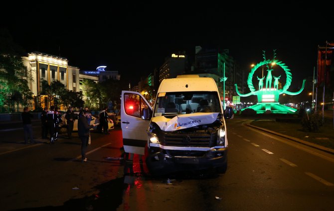 Başkentte otomobil servis aracıyla çarpıştı: 2 yaralı