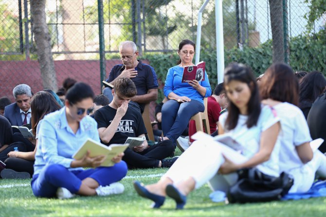 Antalya'da 650 öğrenci aynı anda kitap okudu