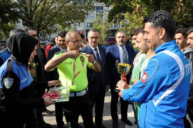 "Bayrağımıza, vatanımıza, devletimize, sahip çıkacağız"