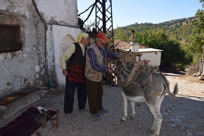 Nalbanta kızıp eline aldığı çekici 60 yıldır bırakmadı