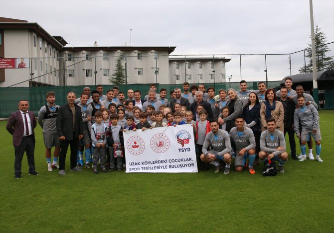 Trabzonspor'a çocuklardan ziyaret