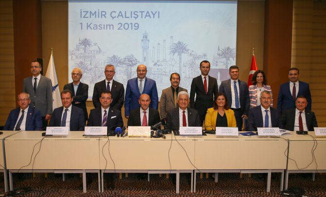 CHP'li büyükşehir belediye başkanlarının İzmir'deki çalıştayı sona erdi