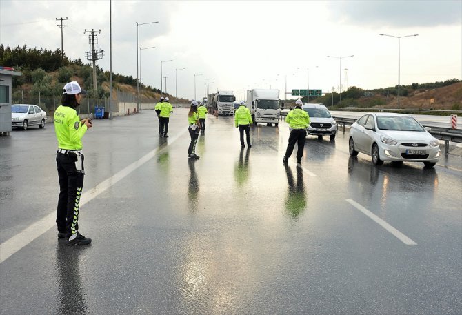 Adana'da helikopterli denetimde 48 sürücüye 10 bin 849 lira ceza