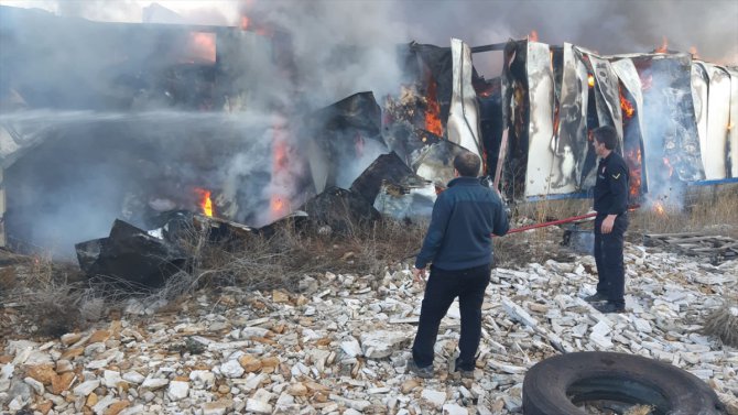GÜNCELLEME - Sivas'ta fabrikada çıkan yangın kontrol altına alındı