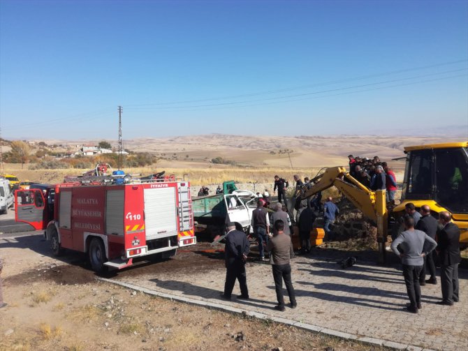 Malatya'da kamyonet devrildi: 1ölü, 1 yaralı