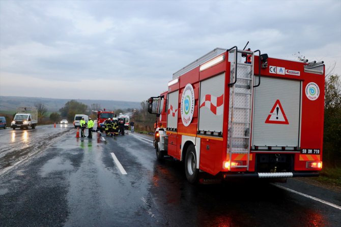 Tekirdağ'da kamyonet ile otomobil çarpıştı: 2 ölü, 3 yaralı