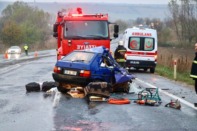 Tekirdağ'da kamyonet ile otomobil çarpıştı: 2 ölü, 3 yaralı