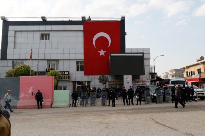 GÜNCELLEME - Suruç Belediye Başkanı Hatice Çevik terör soruşturmasında gözaltına alındı