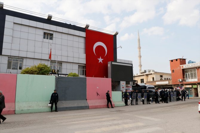 GÜNCELLEME - Suruç Belediye Başkanı Hatice Çevik terör soruşturmasında gözaltına alındı