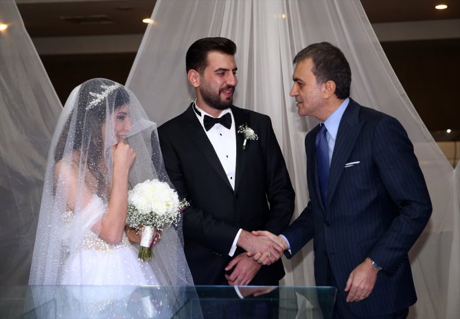 AK Parti Sözcüsü Ömer Çelik Adana'da nikah şahidi oldu