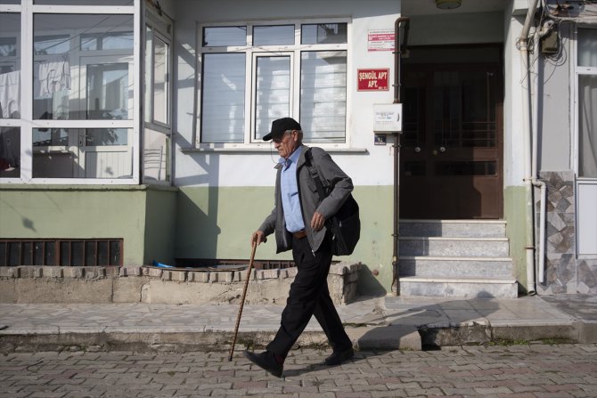 Üniversiteden 75 yaşında mezun oldu, Osmanlıca çeviri yapmak istiyor