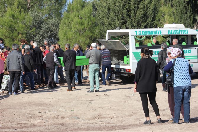 Isparta'da evinde eşiyle ölü bulunan kadın toprağa verildi