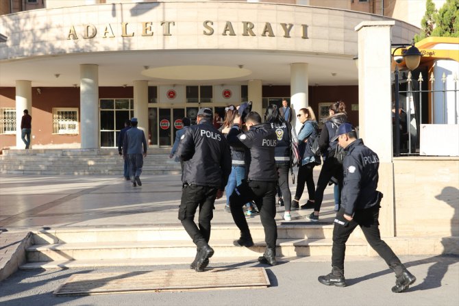 Görevden uzaklaştırılan Suruç Belediye Başkanı Çevik adliyeye sevk edildi