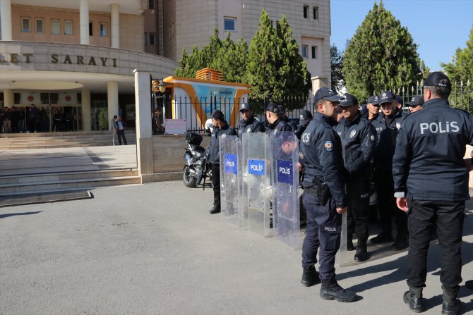 Görevden uzaklaştırılan Suruç Belediye Başkanı Çevik adliyeye sevk edildi