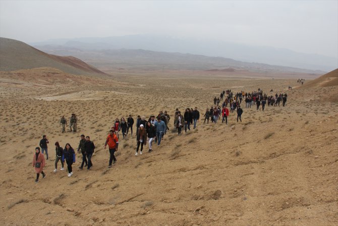 Öğretmenler Günü'nü Kızıldağ'ın zirvesinde kutladılar