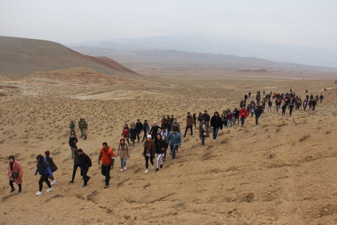 Öğretmenler Günü'nü Kızıldağ'ın zirvesinde kutladılar