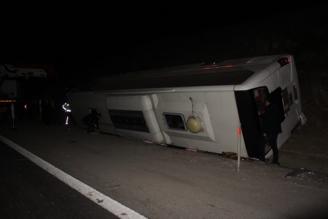 Osmaniye'de yolcu otobüsü devrildi