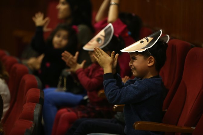 "Rafadan Tayfa-Türkiye'dir Burası Müzikali" Adana'da sahnelendi