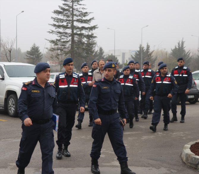 GÜNCELLEME - İstanbul'dan Bolu'ya kadar takip ettikleri araçtan 98 bin avro çalmışlar