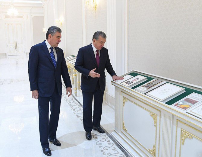 Mirziyoyev, Türkmenistan Cumhurbaşkanı Berdimuhamedov ile bir araya geldi