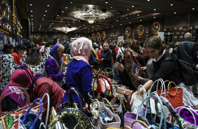 Ankara'da Dışişleri Mensupları Eşleri Dayanışma Derneğinin geleneksel kermesi