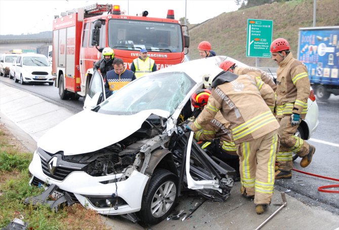 Kaygan zeminde iki otomobilin çarpıştığı kazada bir kişi öldü