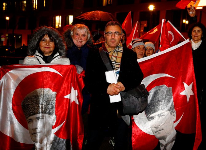 Almanya'da Atatürk’e yönelik çirkin yayın protesto edildi