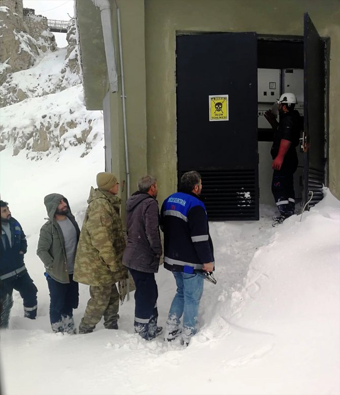 Dicle Elektrik, sınırdaki Mehmetçiği elektriksiz bırakmadı