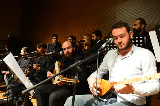 Adliye koridorlarından sahneye koşuyorlar