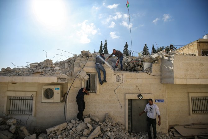 İsrail, Filistinli engellinin evini bir kez daha yıktı