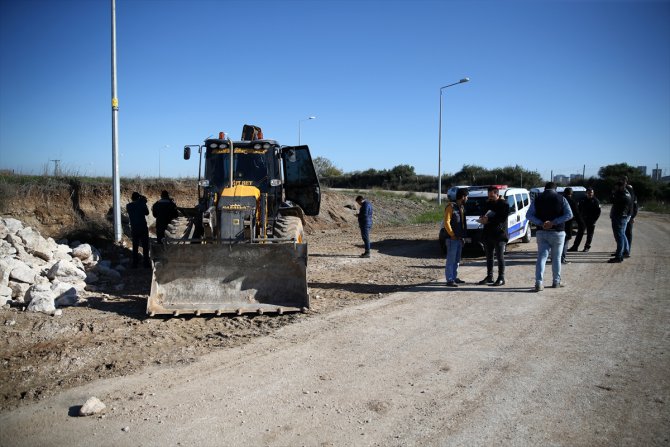 Adana'da yol çalışması sırasında insan kemiği bulundu