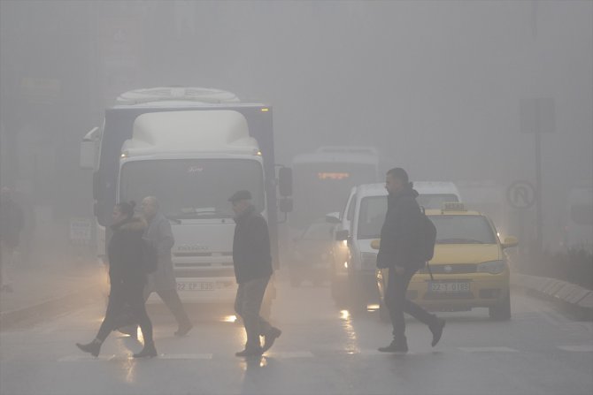 Edirne'de sis nedeniyle görüş mesafesi 30 metreye kadar düştü