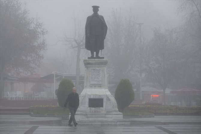 Edirne'de sis nedeniyle görüş mesafesi 30 metreye kadar düştü