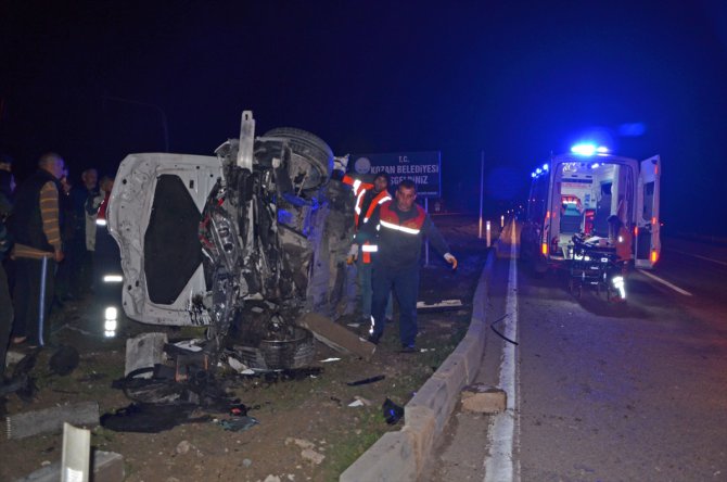 Adana’da iki otomobilin çarpışması sonucu 1 kişi öldü, 4 kişi yaralandı