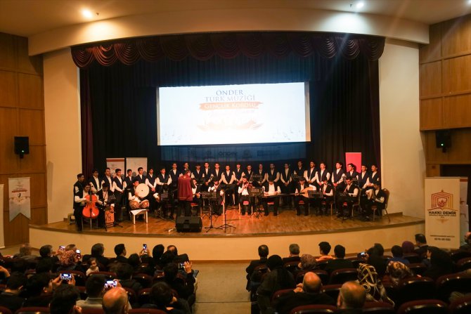 ÖNDER Türk Müziği Gençlik Korosu Üsküdar'da konser verdi