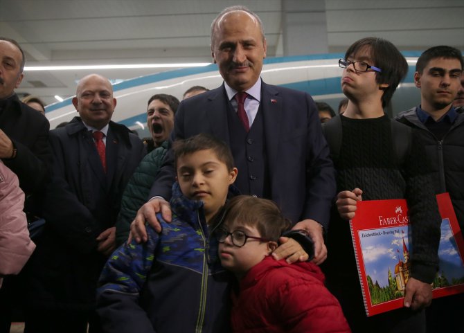 Bakan Turhan, özel gereksinimli bireyleri YHT ile Konya'ya uğurladı