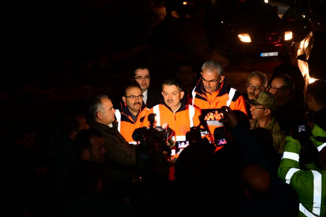 Bakan Pakdemirli örtü yangınlarının sürdüğü Trabzon'da incelemelerde bulundu: