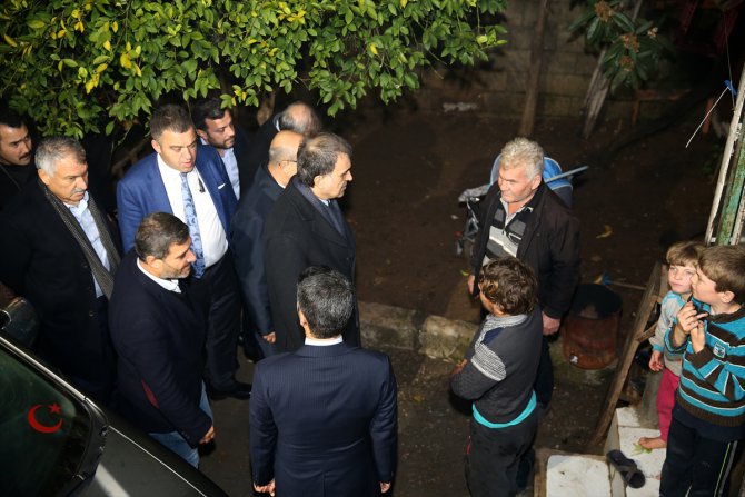 AK Parti Sözcüsü Çelik, Adana'daki sağanakta evleri zarar görenleri ziyaret etti