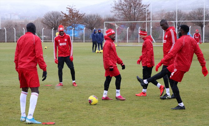 Sivasspor Teknik Direktörü Rıza Çalımbay: "Tek hedefimiz Göztepe maçını kazanmak"