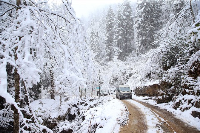 Trabzon'un yüksek kesimleri beyaza büründü