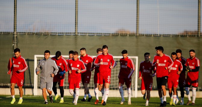 Demir Grup Sivasspor'un Antalya kampı başladı