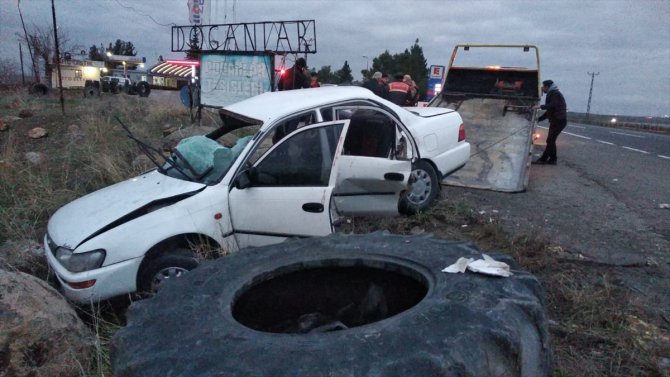 Şanlıurfa'da minibüs ile otomobil çarpıştı: 2 ölü, 12 yaralı