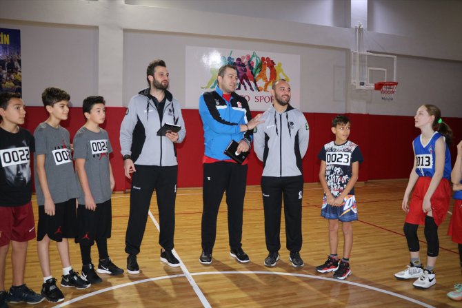 Çanakkale'de "12 Dev Adam Basketbol Okulu" açıldı