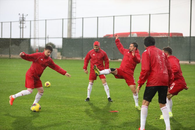 Lider Sivasspor, ikinci yarı hazırlıklarına devam etti