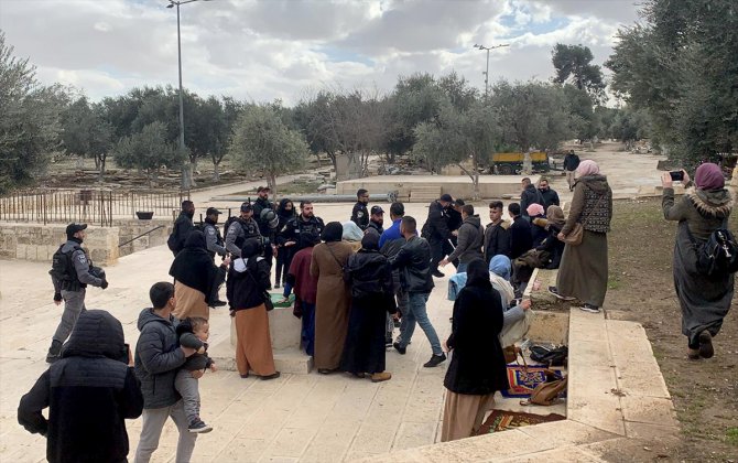 İsrail polisi, Mescid-i Aksa'da 5 Filistinliyi gözaltına aldı