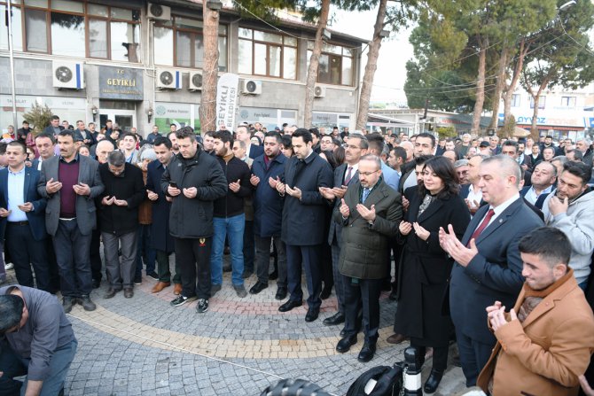 AK Partili Turan'dan Geyikli'deki araçları geri çeken Avcılar Belediyesine tepki: