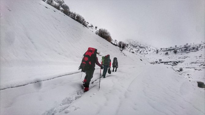 Dağcılar Nemrut Dağı'na zorlu tırmanış gerçekleştirdi