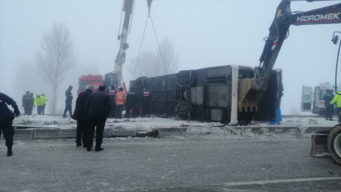 Isparta'da yolcu otobüsü devrildi: 29 yaralı