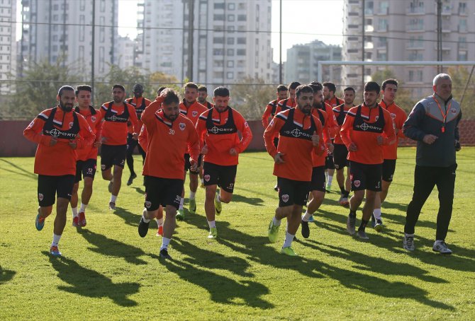 Adanasporlu Savaş Polat, "ateş hattından" kurtulacaklarına inanıyor: