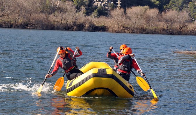 Milli raftingciler "zirveyi" kaptırmamak için çalışıyor